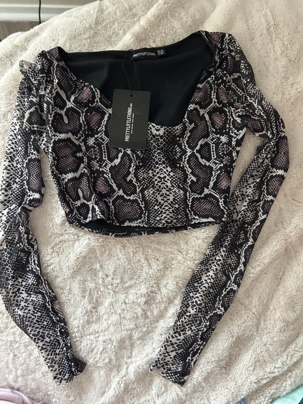 PrettyLittleThing Black, White & Purple Snake Print Long Sleeve Crop Top